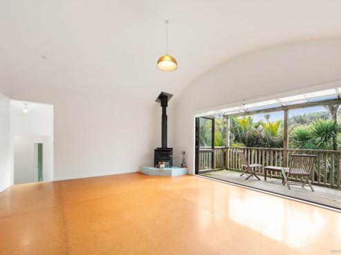 9 Rayner Road, Piha