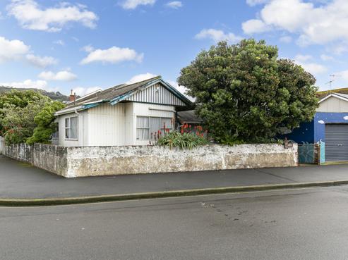 80 Apu Crescent, Lyall Bay