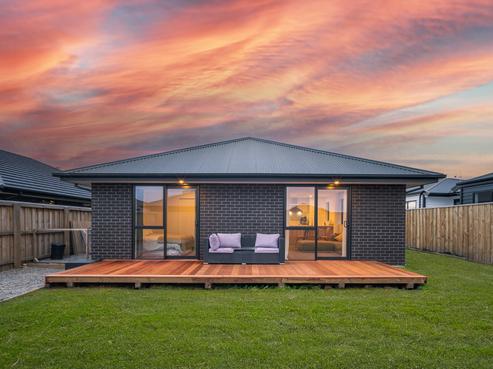 20 Stackwood Avenue, Ravenswood