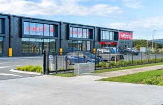 TRADE RETAIL READY TO LEASE NOW
