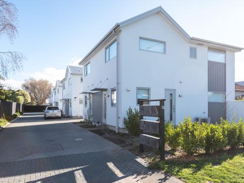 8/51 Hills Road, Edgeware