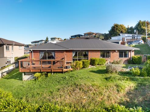 13 Frankie Stevens Place, Riverstone Terraces