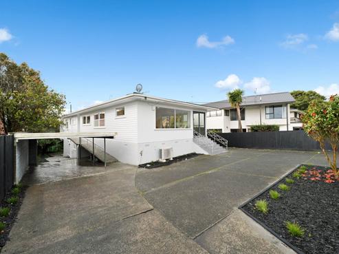 96 Pupuke Road, Hillcrest