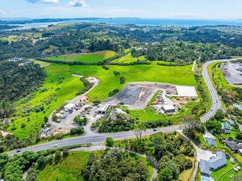 1185 East Coast Road, Redvale