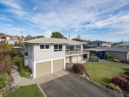 2 Churchill Avenue, Richmond