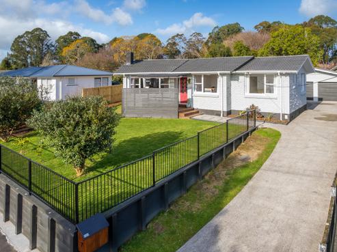 7 Manapouri Place, Glenview