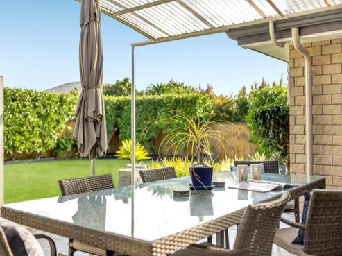 18 Defender Crescent, Beachlands