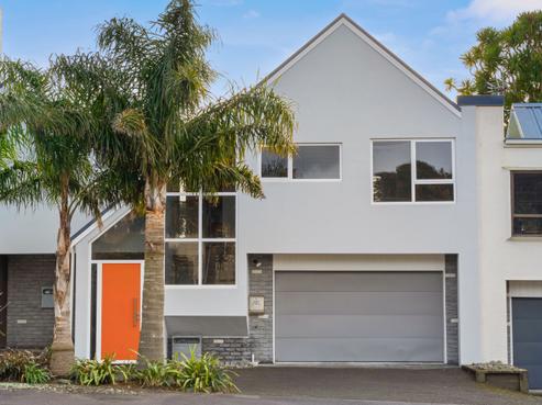 405 Devon Street East, Strandon