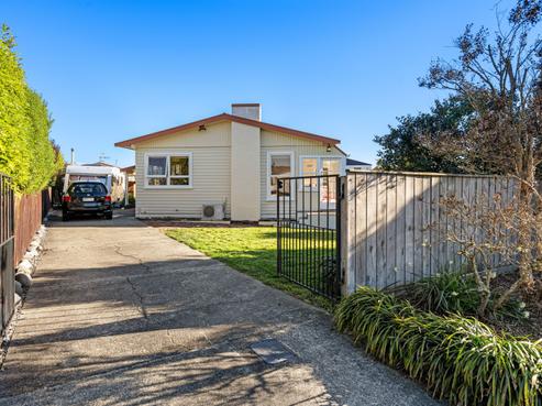 60 Tennyson Crescent, Stoke
