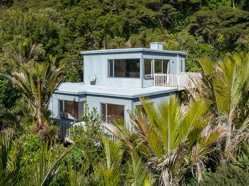 19 Rayner Road, Piha