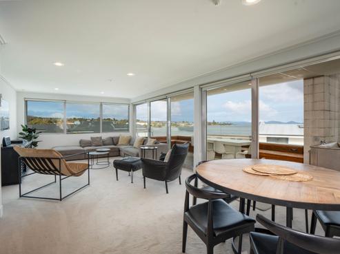 17/225 Lake Terrace, Waipahihi