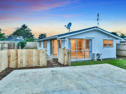 18 Gibbons Road, Weymouth