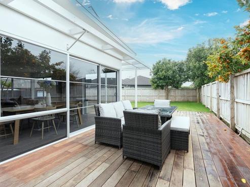 9 Ravenscourt Place, Huntington