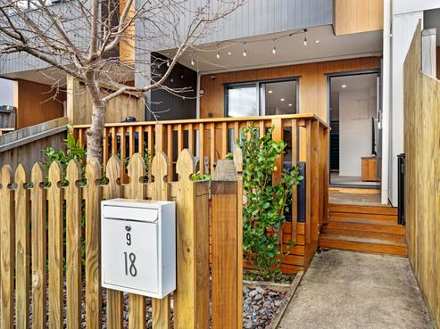 9/18 Hewlett Road, Massey