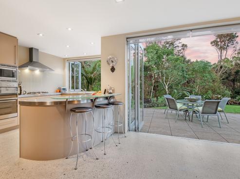 3 The Ritz, Orewa