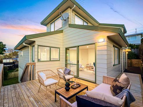 2/253 Wairau Road, Totara Vale