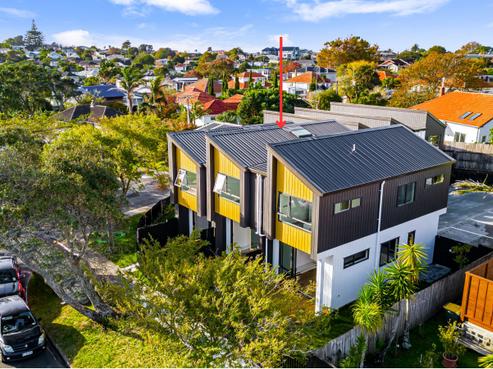 2/12 Fraser Road, Narrow Neck