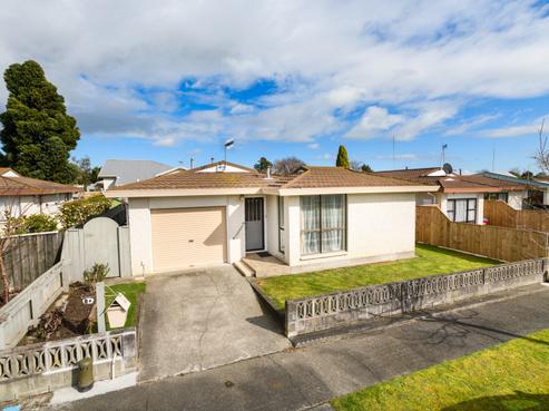 1A Lowestoft Place, West End