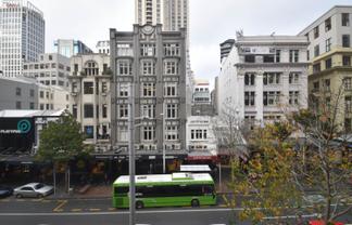 TIDY COST EFFECTIVE OFFICE ON QUEEN STREET
