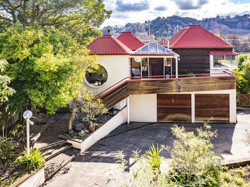 9 Riverbank Road, Okoia