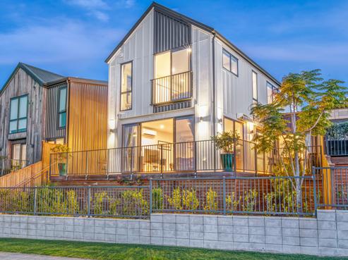 42 Arran Point Parade, Orewa