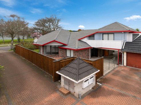 69A Ranolf Street, Victoria