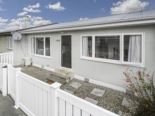 2/204A Park Road South, Akina