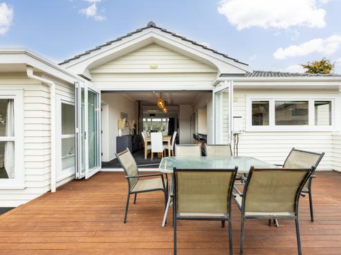 100 Frimley Avenue, Frimley