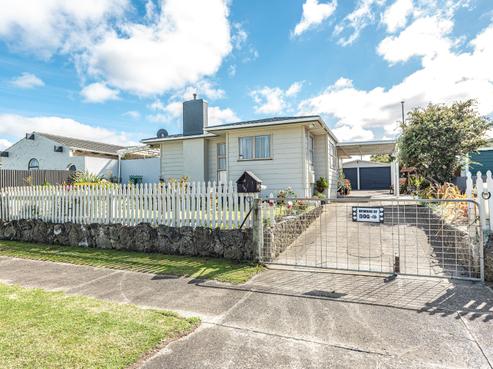 102 Hinau Street, Castlecliff