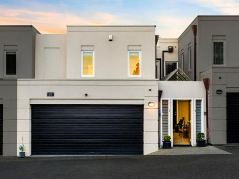 2/114 Saint Johns Road, Saint Johns