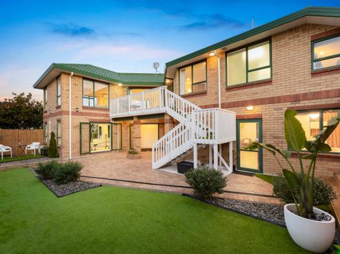 8 Vinograd Drive, Te Atatu Peninsula