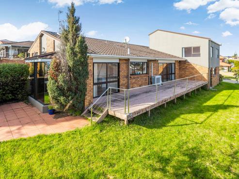 69 Dalwhinnie Parade, Highland Park