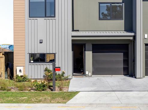 15 Jacks Landing Drive, Hamilton Lake