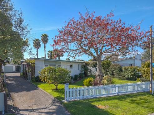 15 Mill Road, Clive