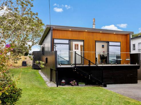 9A Piccadilly Circus, Snells Beach