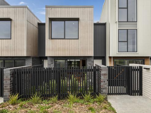 49 Bearing Parade, Long Bay