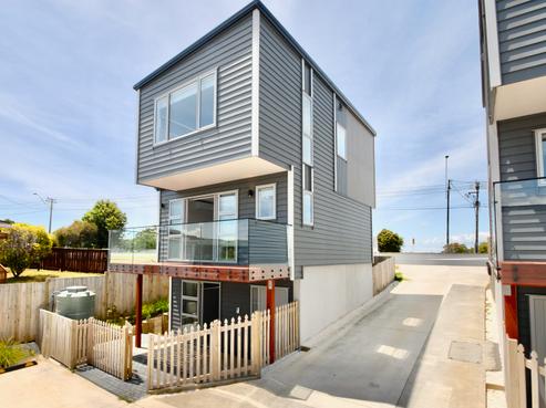 298F Sunset Road, Windsor Park