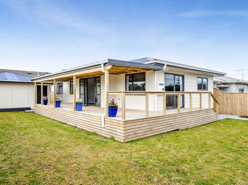 25 Longfellow Road, Opunake