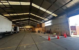 Large High Stud Warehouse with Yard