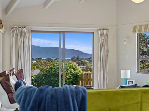 19 Napier Grove, Waikanae Beach