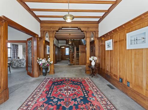 211 Highgate, Roslyn
