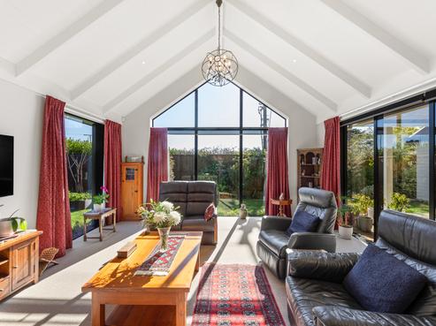 1 Corsair Crescent, Burleigh