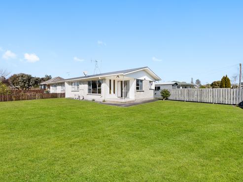 6 Montgomery Crescent, Bader