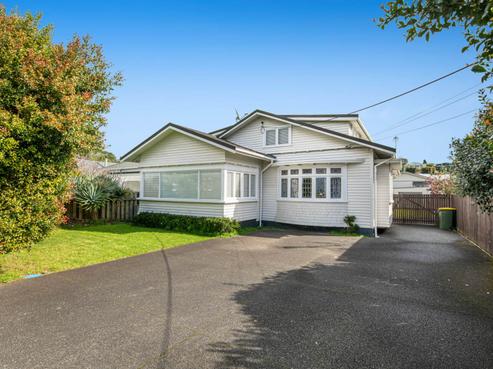 24 Sulphur Beach Road, Northcote Point