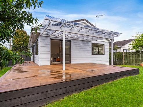 1/6 Lexington Drive, Botany Downs