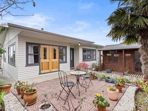 83 Albany Highway, Unsworth Heights