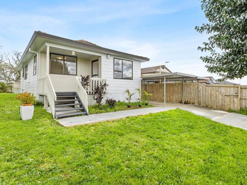 2/14 Norrie Smith Avenue, Flat Bush