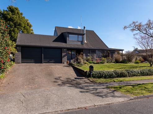 4 Aquarius Drive, Kawaha Point