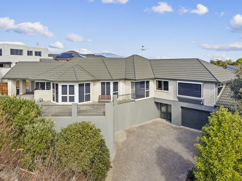 111 Milne Drive, Paraparaumu