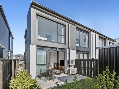 5D Kidds Way, Albert Town